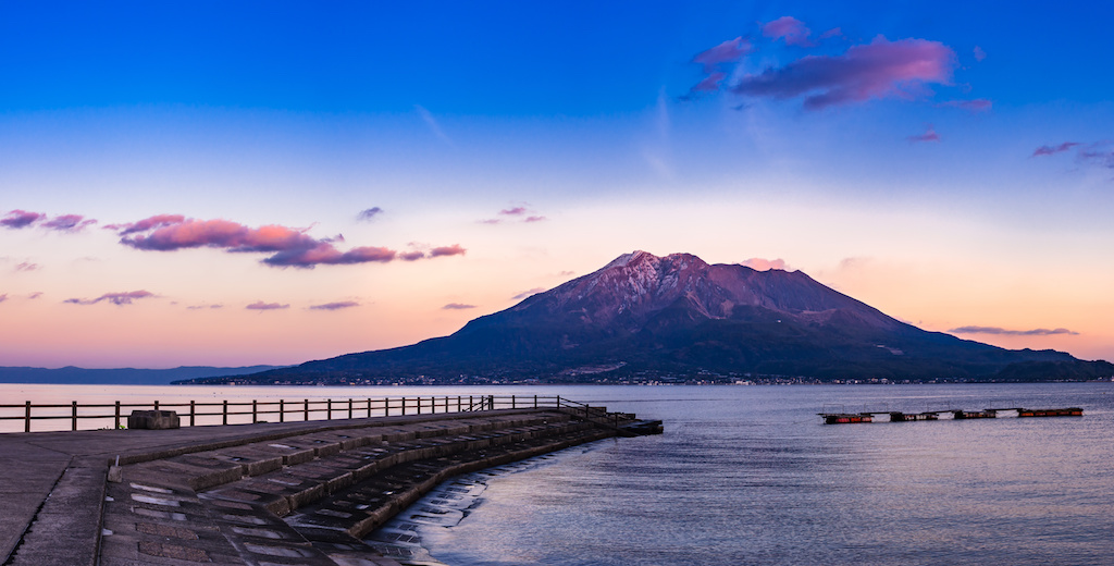 夕暮れの桜島